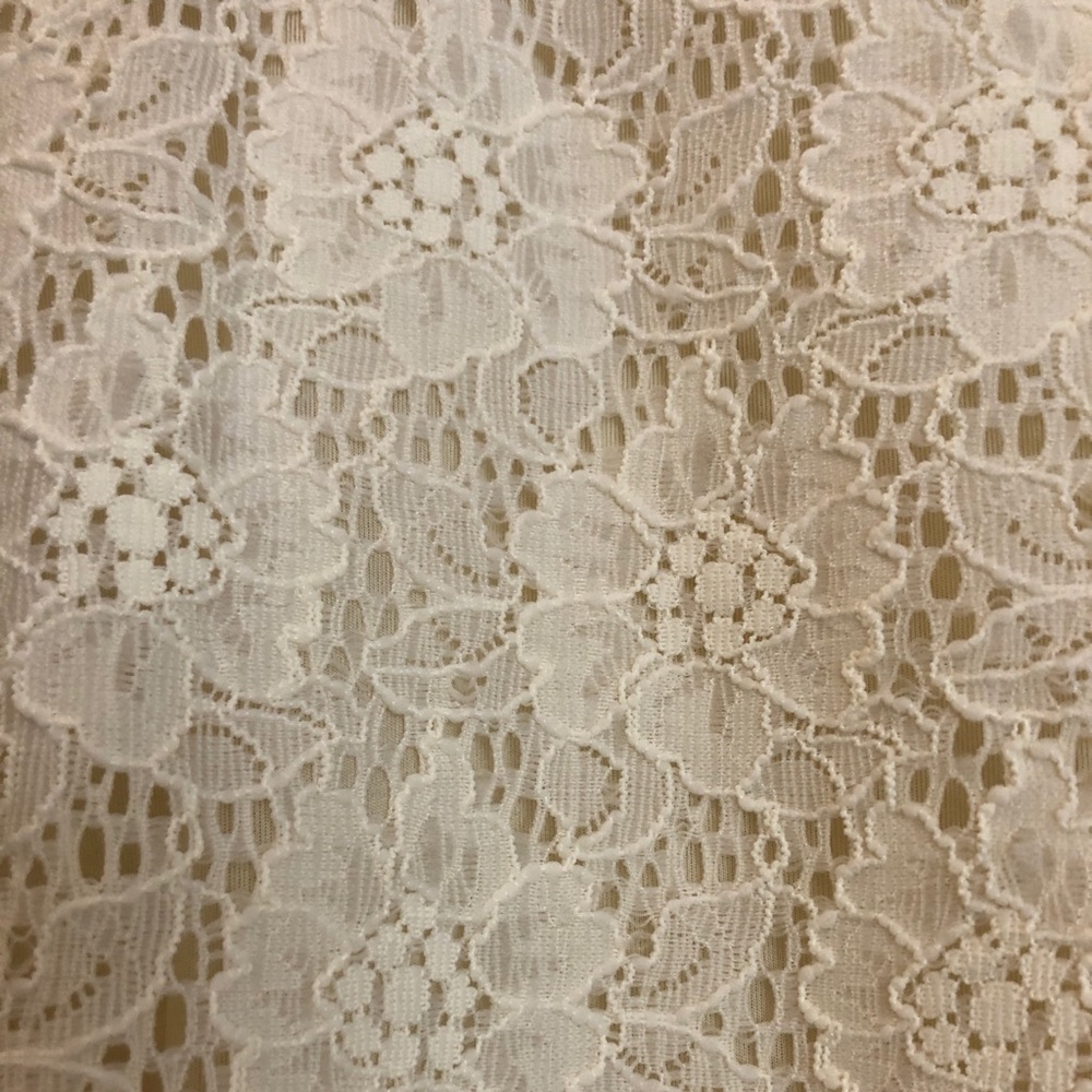 Lace dress - Picture 4 of 4